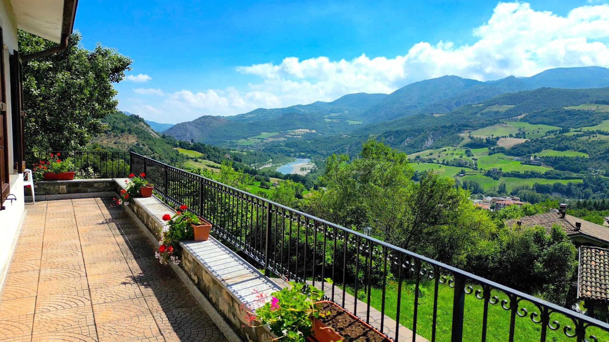 Villa Casa Del Bosco - Vista Mozzafiato & Parco 4 Ettari à Bobbio Extérieur photo