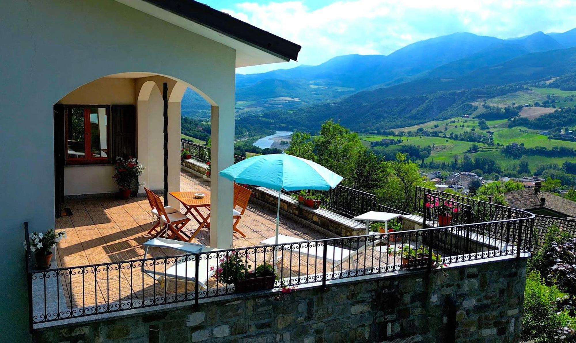 Villa Casa Del Bosco - Vista Mozzafiato & Parco 4 Ettari à Bobbio Extérieur photo