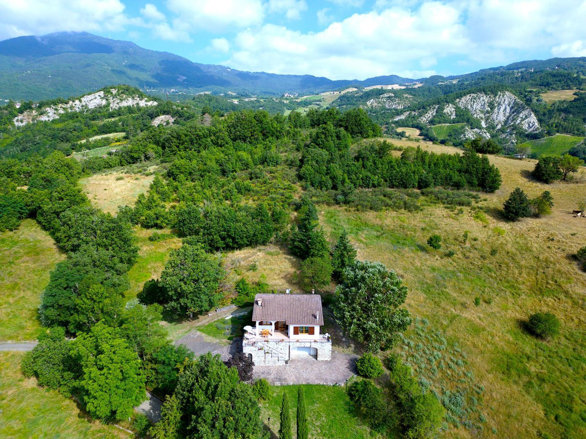 Villa Casa Del Bosco - Vista Mozzafiato & Parco 4 Ettari à Bobbio Extérieur photo